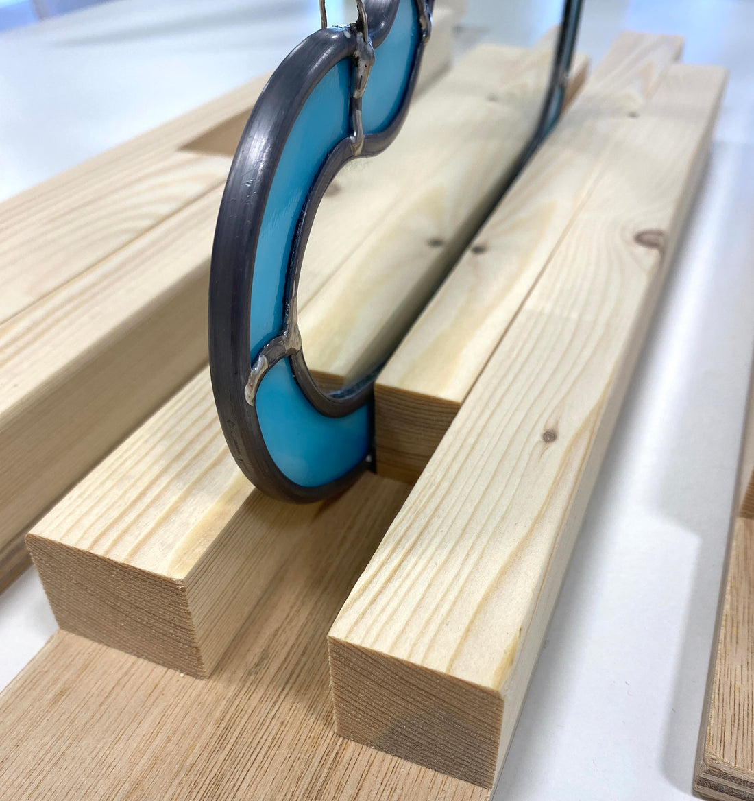 Houten vasthoudhulp 'helpende handjes'